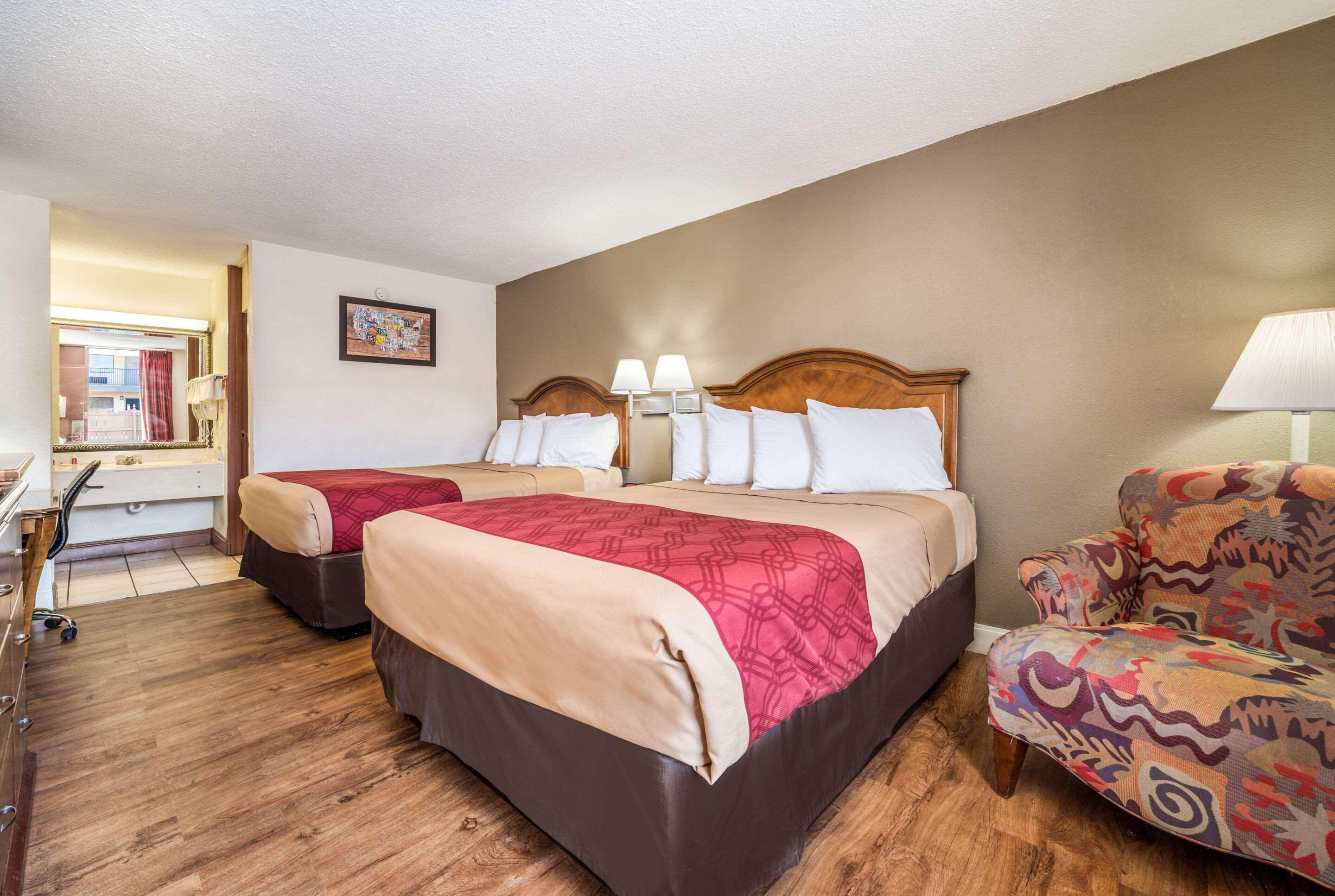 Econo Lodge Inn & Suites Macon Exterior photo
