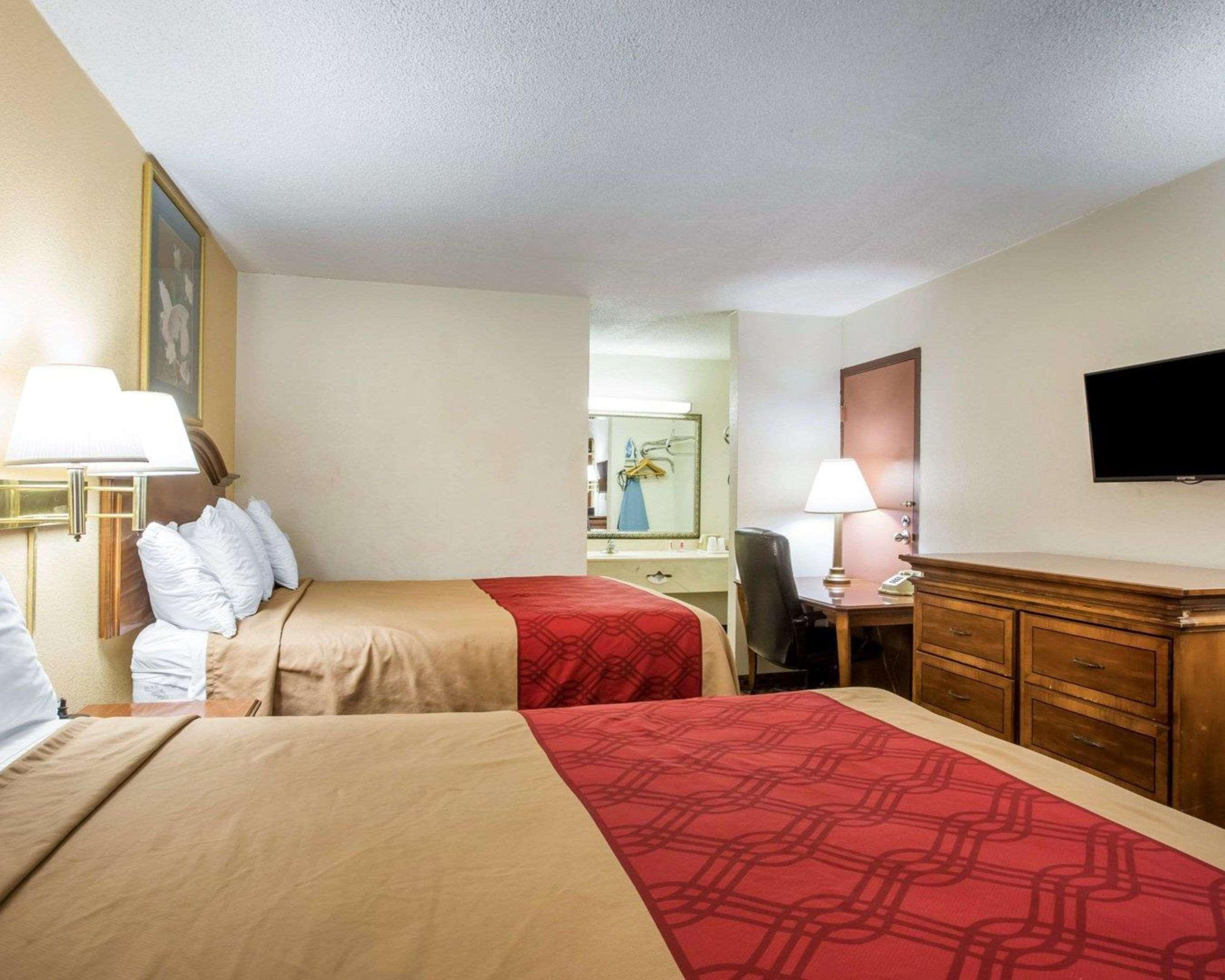 Econo Lodge Inn & Suites Macon Exterior photo